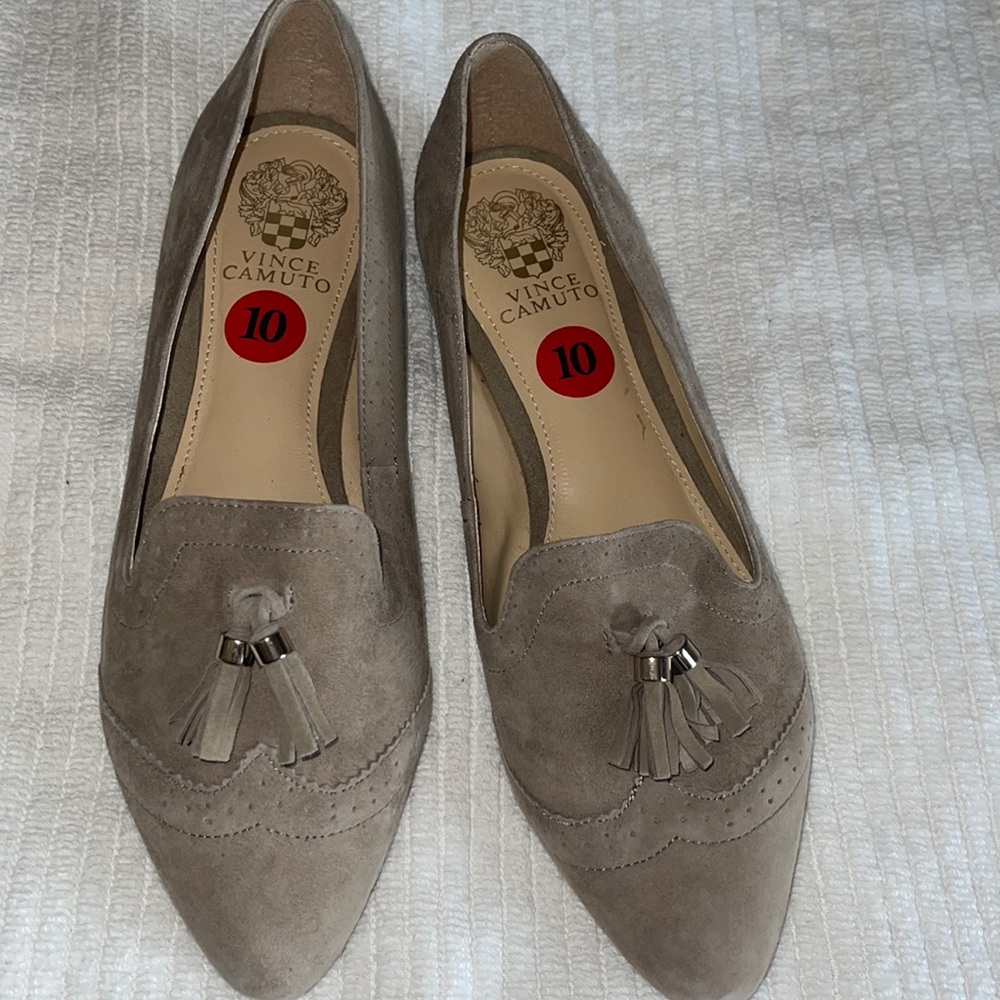 Vince Camuto beige suede shoes size 10